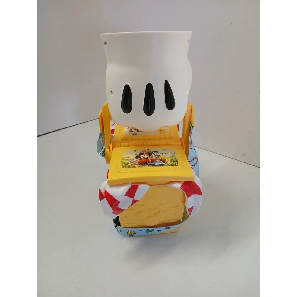 DISNEY TOON TOWN PICNIC BASKET WITH MICKEY GLOVE HANDLE